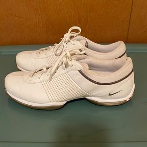 Gently used women’s Nike Golf Shoes